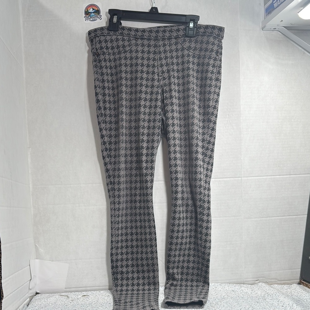 HUE Black and Gray Leggings with Checkered Pattern women’s Medium